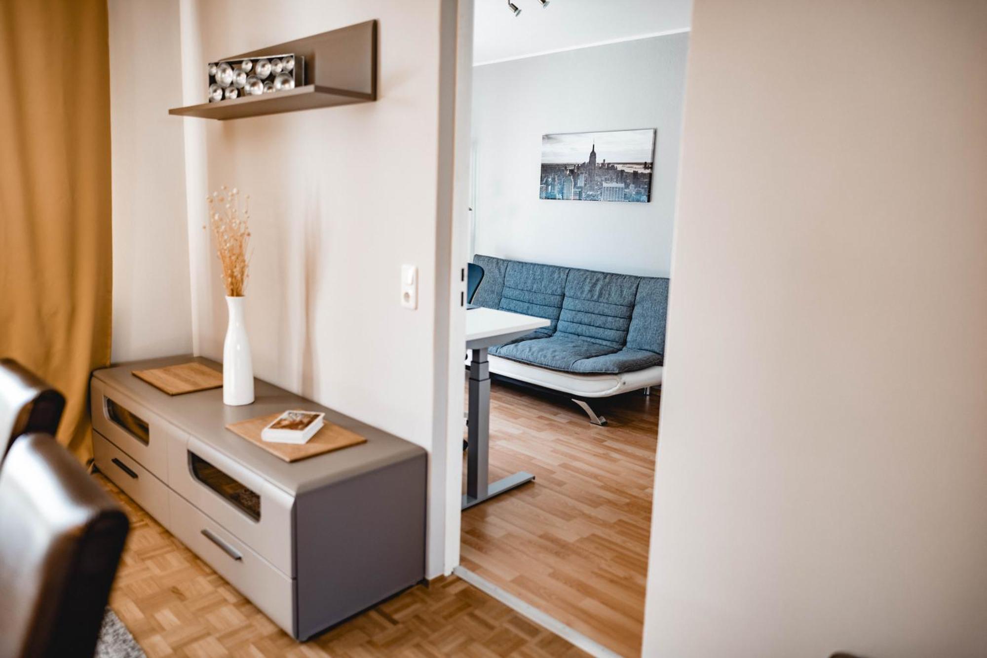 Me Homes - Grosse Moderne Designer-Wohnung Fuer Urlaub Und Business - Mit Kueche, Buero, Balkon Und 2 Parkplaetzen Bayreuth Exterior photo