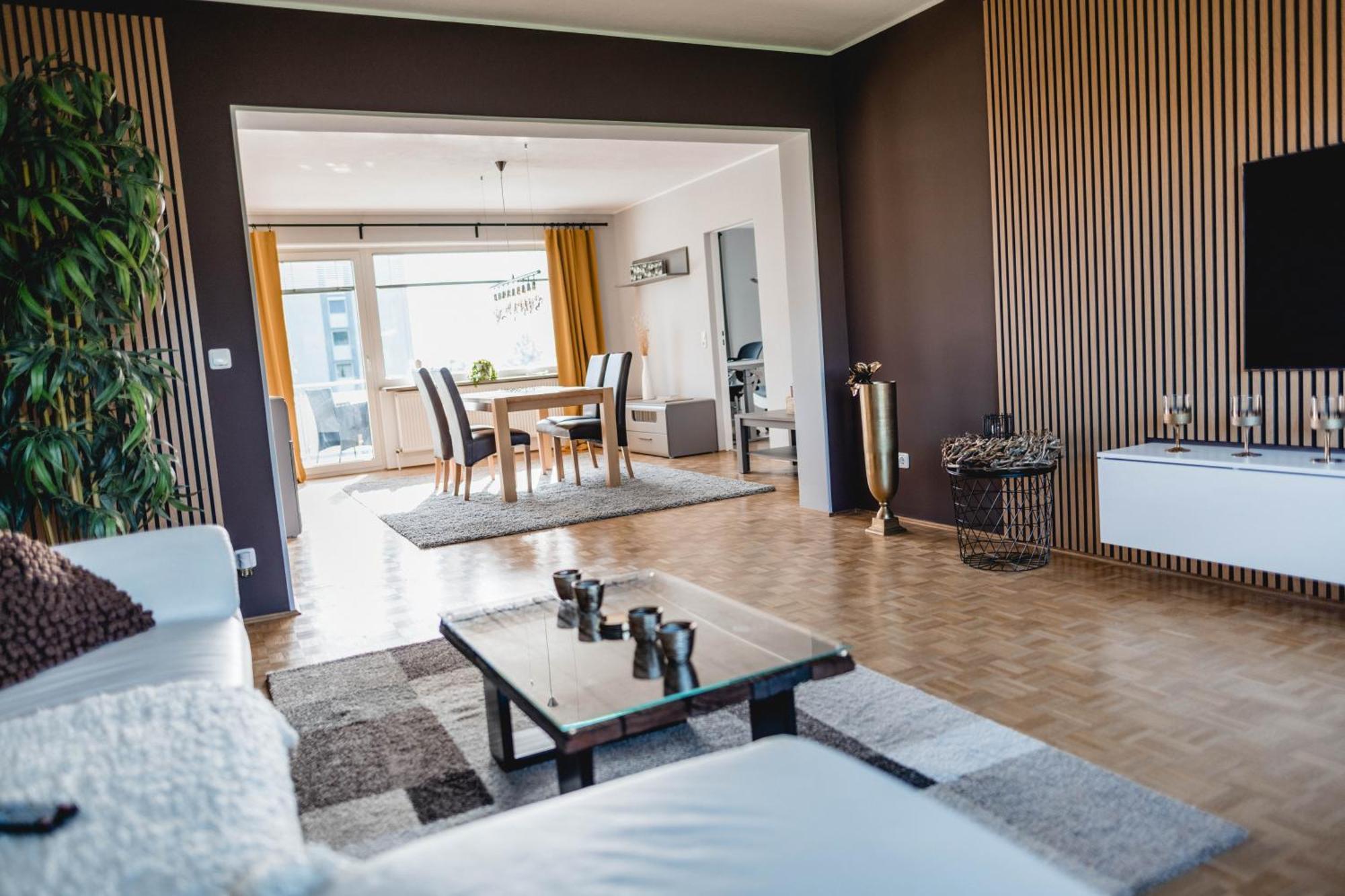 Me Homes - Grosse Moderne Designer-Wohnung Fuer Urlaub Und Business - Mit Kueche, Buero, Balkon Und 2 Parkplaetzen Bayreuth Exterior photo