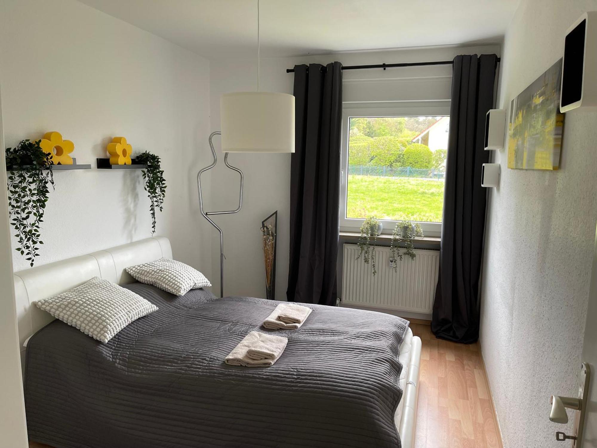 Me Homes - Grosse Moderne Designer-Wohnung Fuer Urlaub Und Business - Mit Kueche, Buero, Balkon Und 2 Parkplaetzen Bayreuth Exterior photo