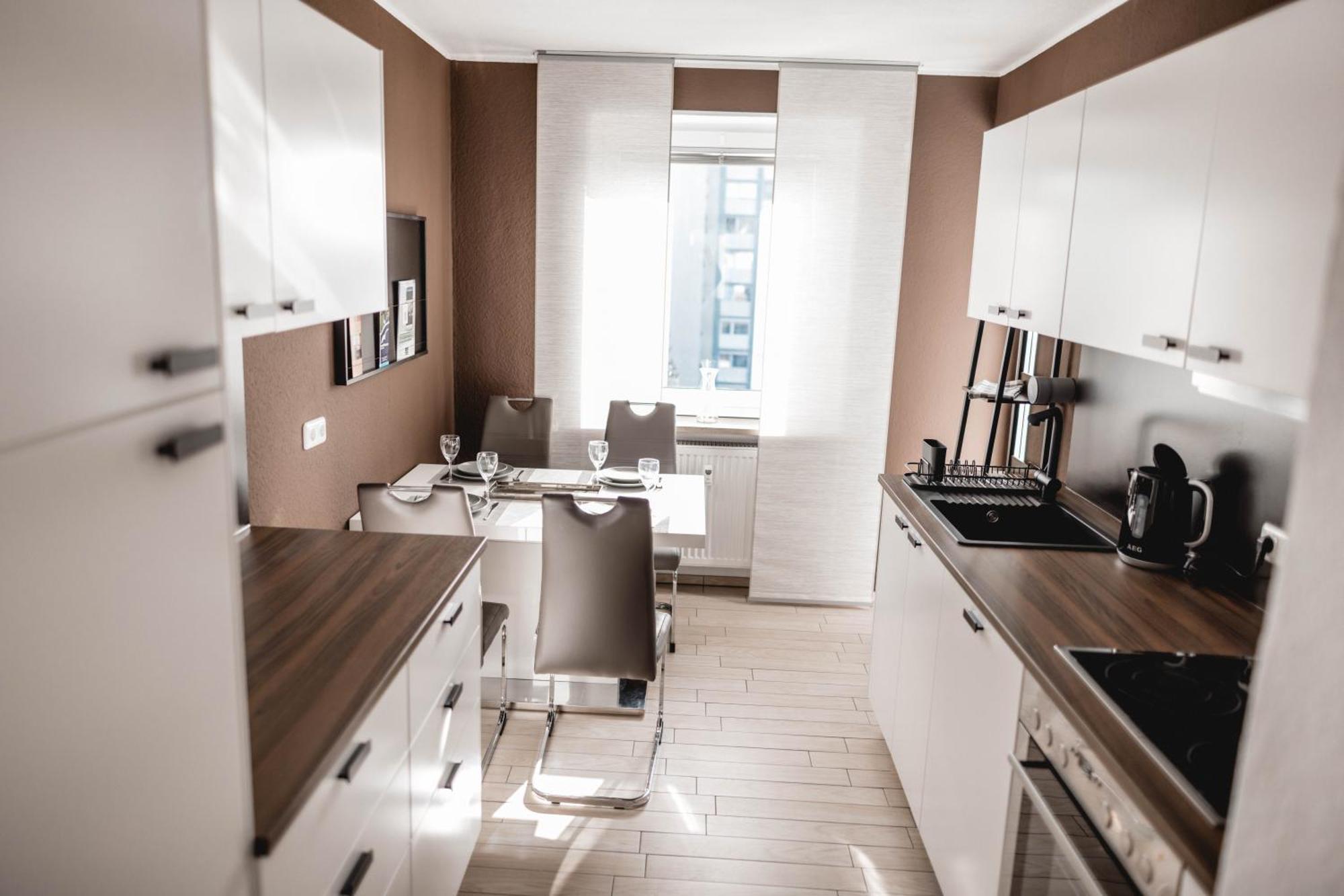 Me Homes - Grosse Moderne Designer-Wohnung Fuer Urlaub Und Business - Mit Kueche, Buero, Balkon Und 2 Parkplaetzen Bayreuth Exterior photo